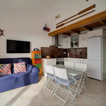 Vista Faro-apartamento Con Balcon Que Mira Al Mar *