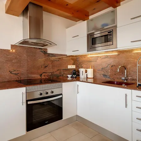 Vista Faro-apartamento Con Balcón Que Mira Al Mar *