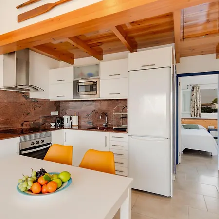 Vista Faro-apartamento Con Balcon Que Mira Al Mar * Cala en Bosch